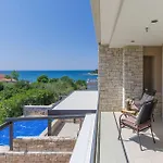 Vikendica Luxurious In With Sauna Umag
