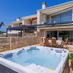 Vikendica Luxurious In With Sauna Umag