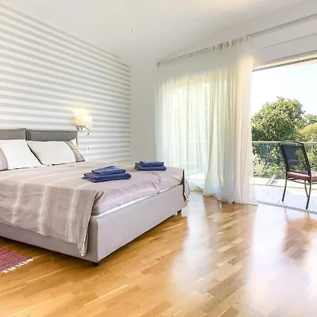Luxurious In With Sauna אומאג